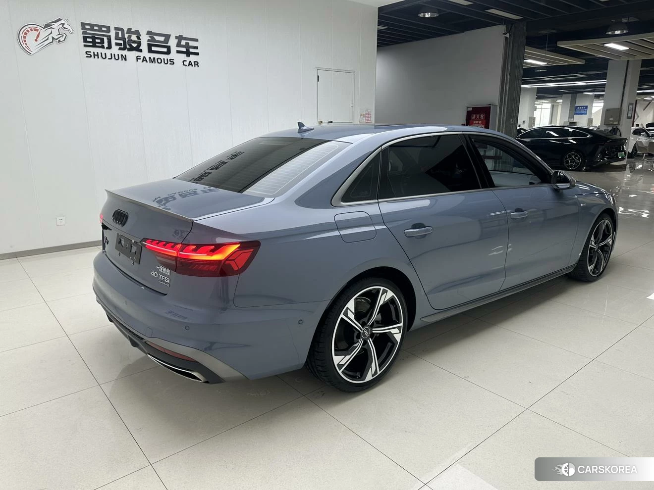 Audi A4L 2021 Темно-серый из Китая