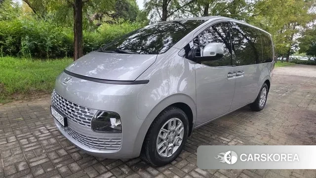 Hyundai Staria 2023 Серебряный из Кореи