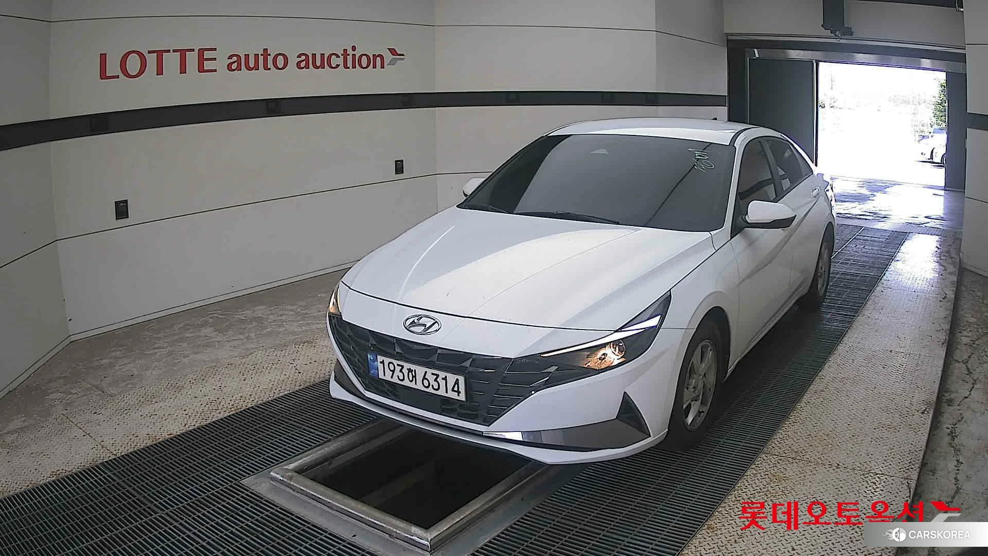 Hyundai Avante 2023 Polar White из Кореи