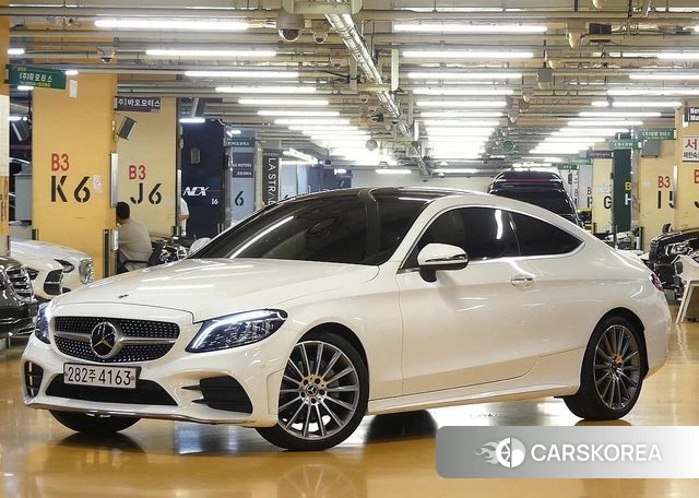 Mercedes-Benz C-Class W205 2023 Белый из Кореи