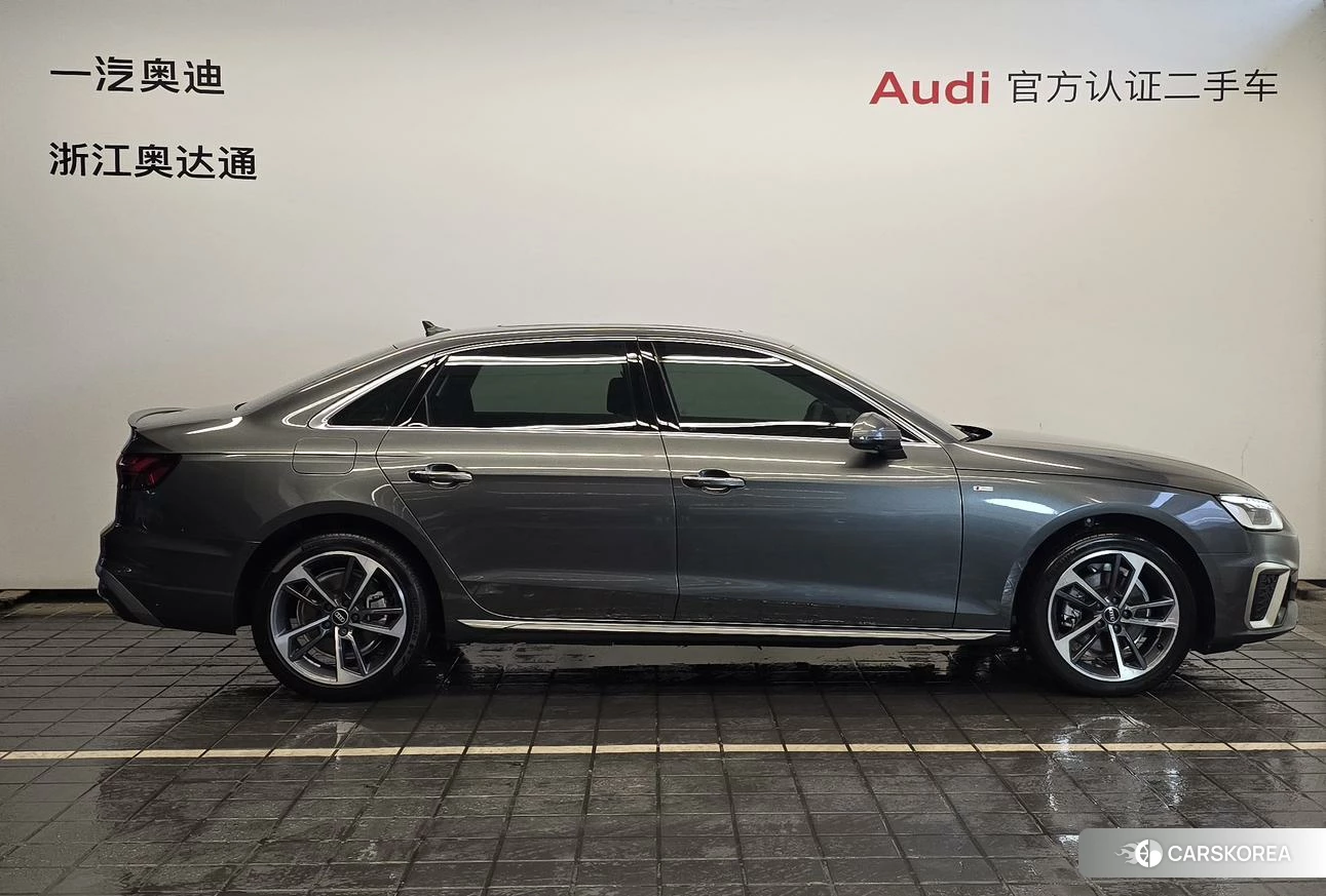 Audi A4L 2023 Темно-серый из Китая
