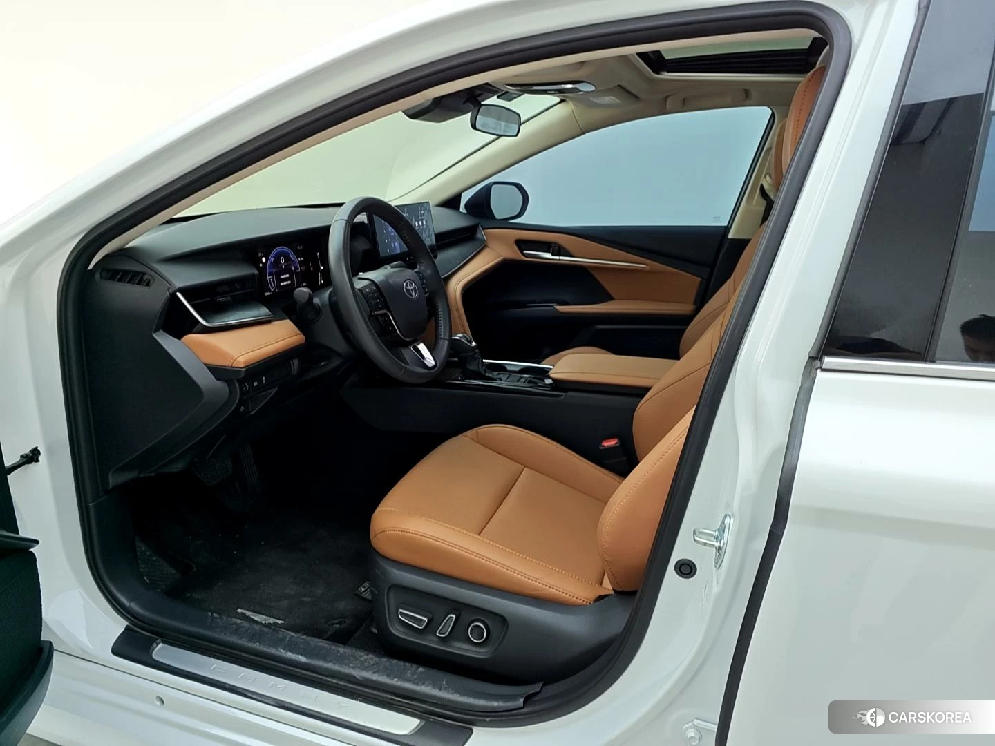 Toyota Camry 2024 Белый из Китая