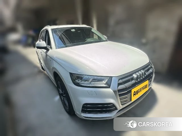 Audi Q5L 2021 Белый из Китая