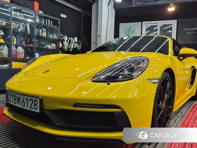 Porsche 718 Boxster 2019 Желтый из Кореи