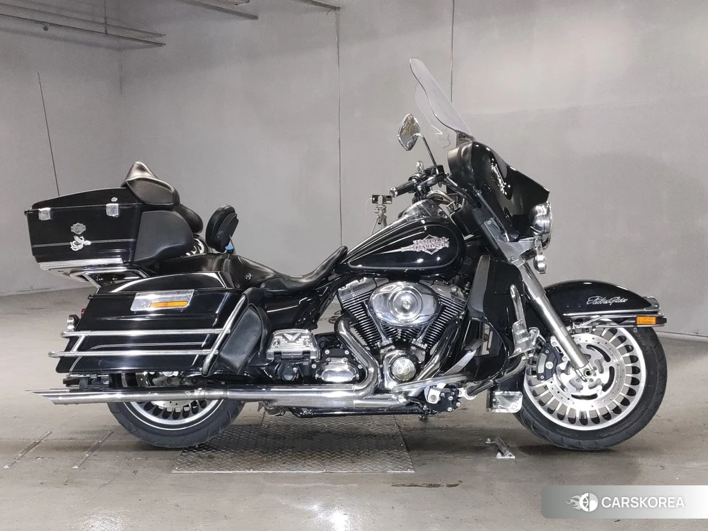 Проданный Harley-Davidson Electra Glide FLHTC1580 2011 из Японии, фото 2
