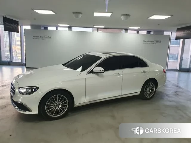 Mercedes-Benz E-Class W213 2023 Белый из Кореи