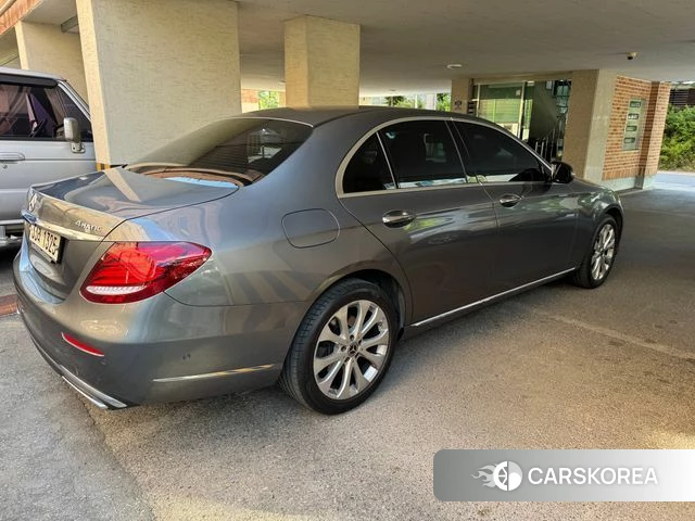 Mercedes-Benz E-Class W213 2018 Серый из Кореи