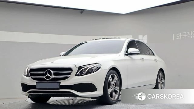 Mercedes-Benz E-Class W213 2019 Белый из Кореи