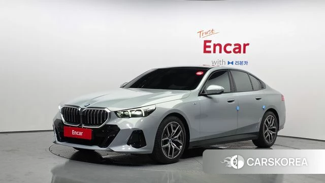 BMW 5 Series (G60) 2025 Серебристо-серый из Кореи