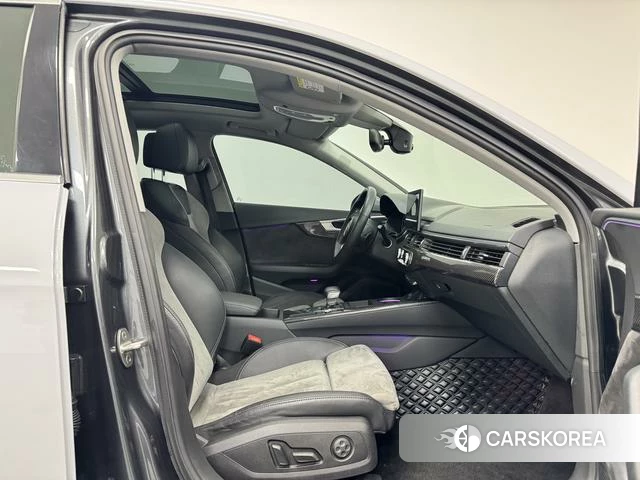 Audi A4L 2020 Серебристо-серый из Китая