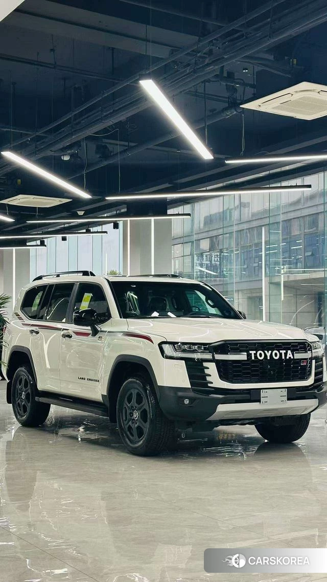 Toyota Land Cruiser (imported) 2024 Белый из Китая