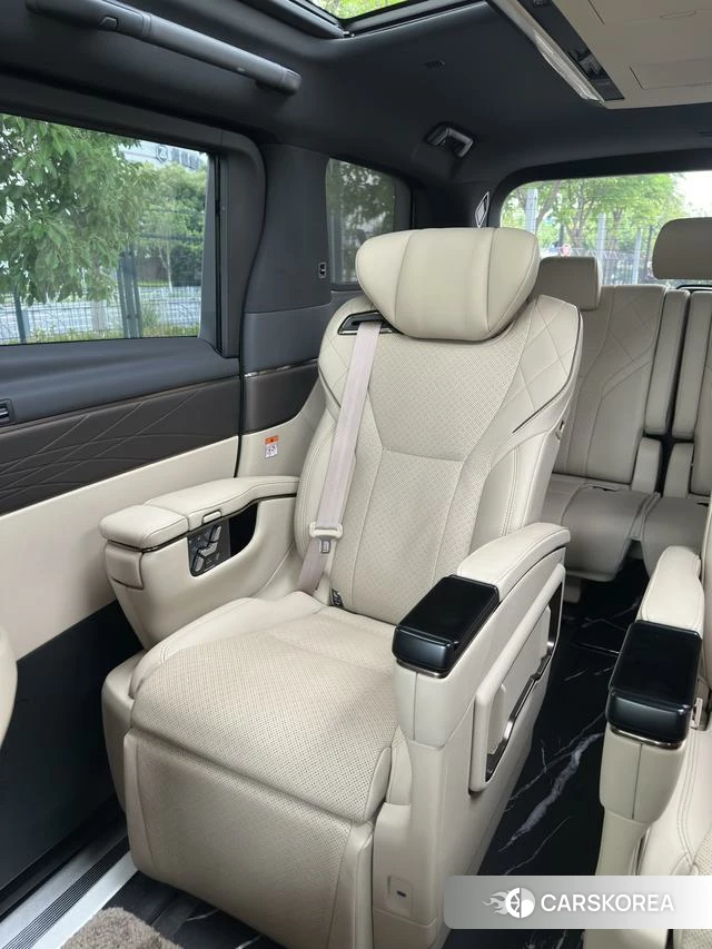 Toyota Elfa 2023 Белый из Китая