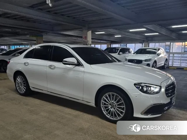 Mercedes-Benz E-Class W213 2021 Белый из Кореи