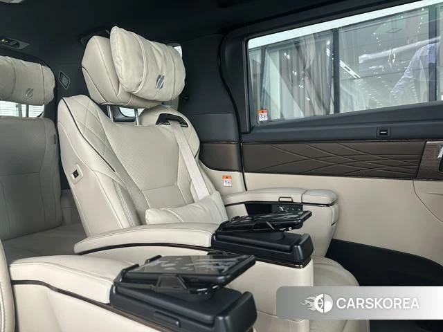 Toyota Elfa 2026 Черный из Китая