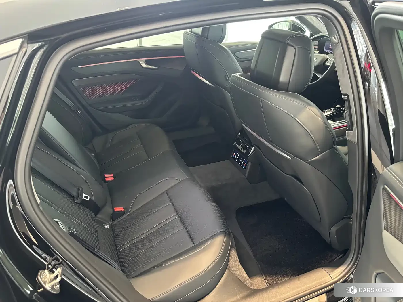 Audi A6L 2026 Черный из Китая