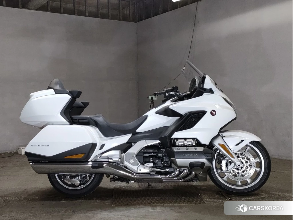 Проданный Honda GL1800 TOUR 2021 из Японии