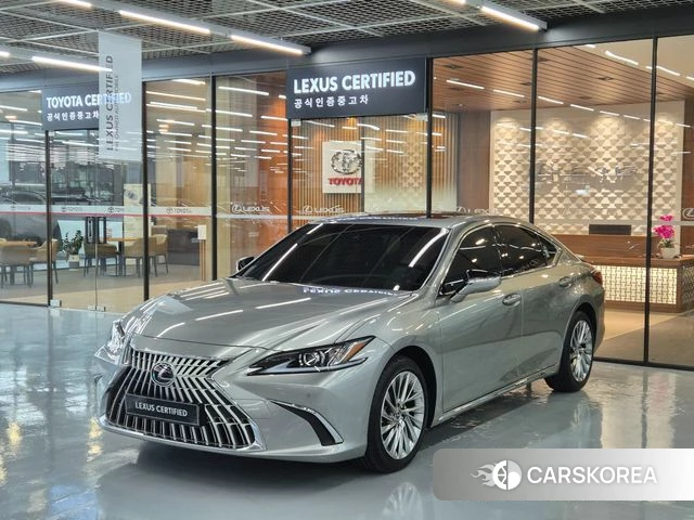 Lexus ES300h 7th generation 2025 Песочный из Кореи