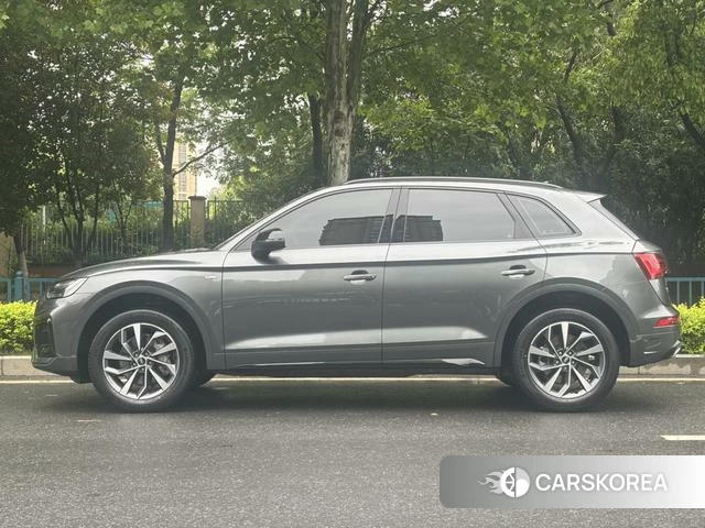 Audi Q5L Sportback 2023 Темно-серый из Китая