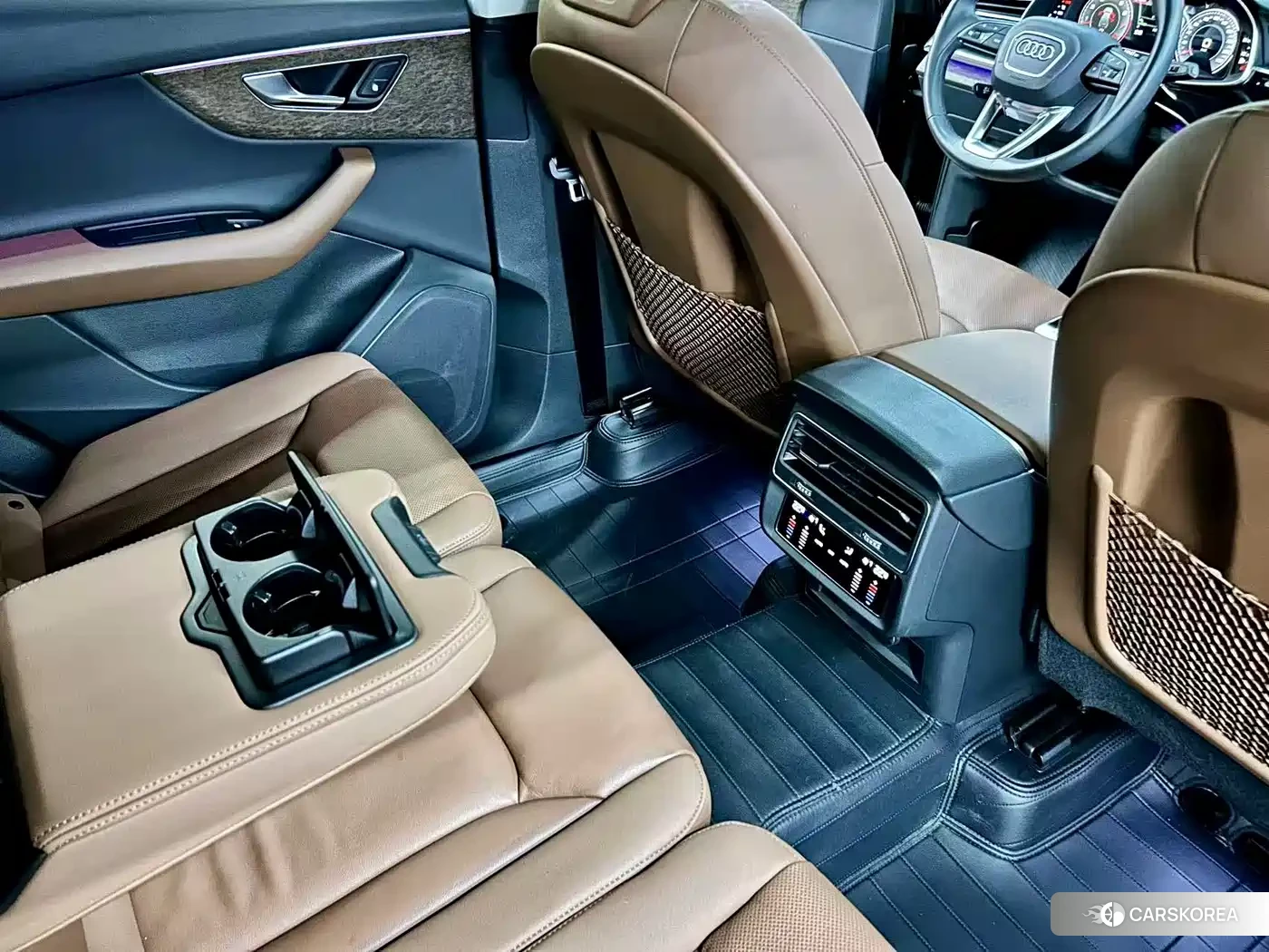 Audi Q7 2021 Черный из Китая