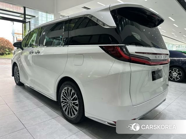 Lexus LM 2026 Белый из Китая