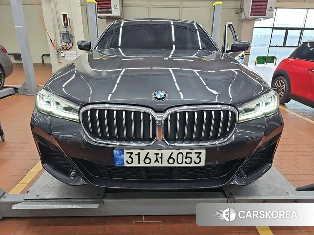 BMW 5 Series (G30) 2022 Серый из Кореи