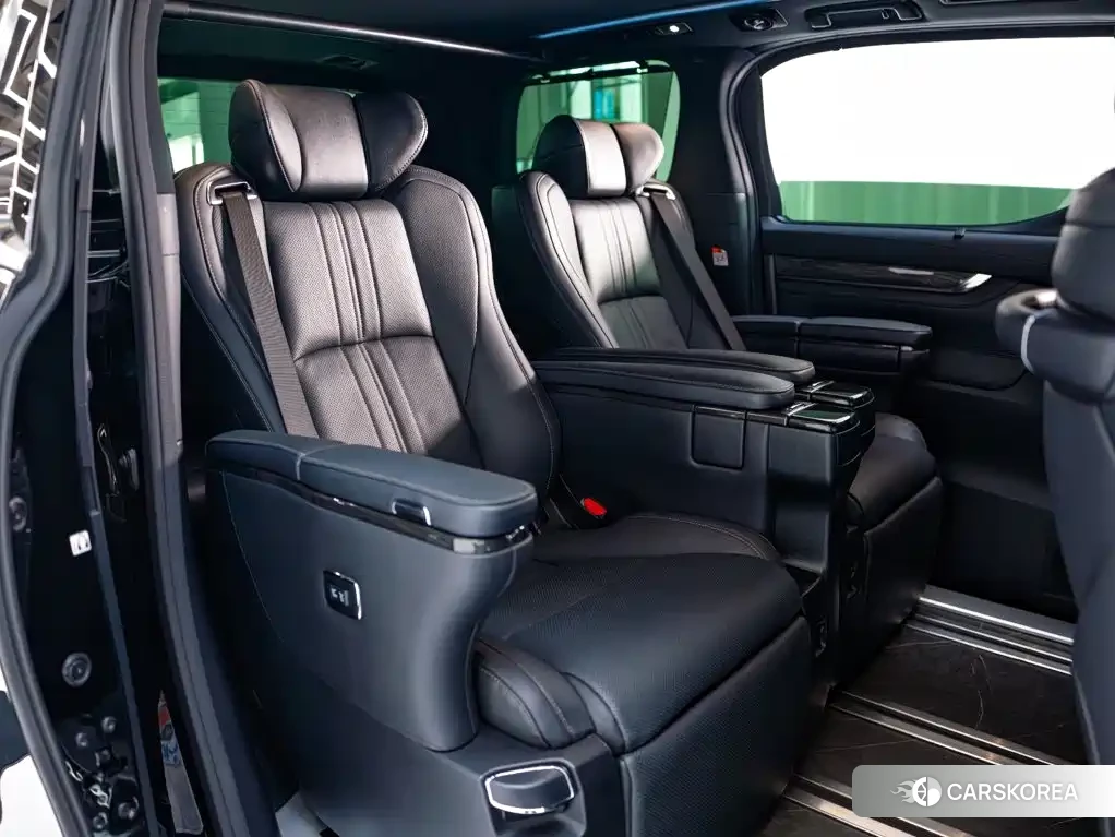 Lexus LM 2023 Черный из Китая