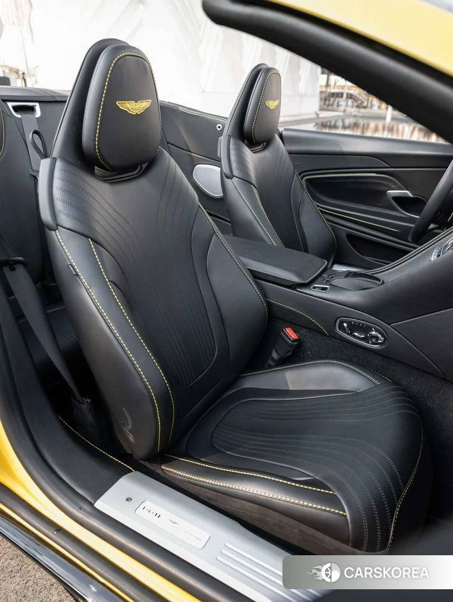 Aston Martin DB11 2021 Желтый из Китая