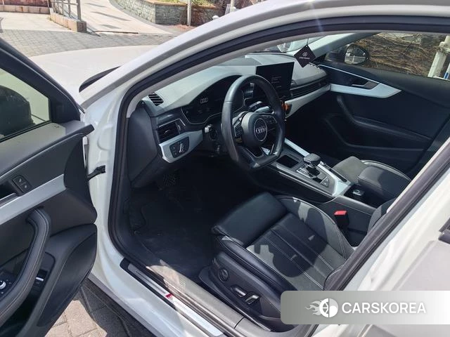 Audi A4L 2022 Серебристо-серый из Китая