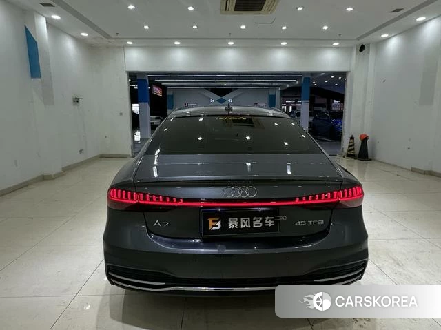 Audi A7 2021 Темно-серый из Китая