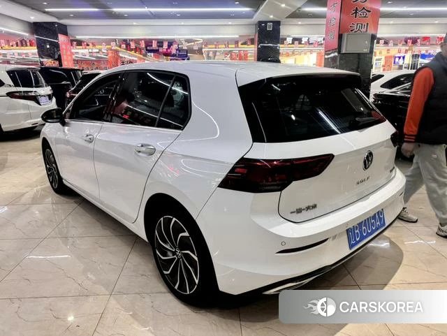 Volkswagen Golf 2023 Белый из Китая