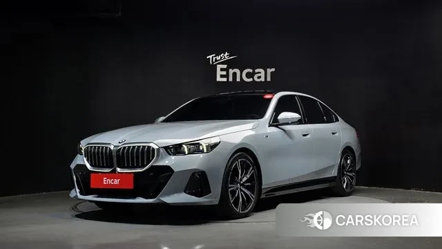 BMW 5 Series (G60) 2024 Серебристо-серый из Кореи