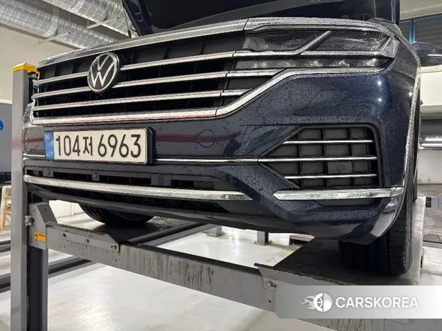 Volkswagen Touareg 3rd generation 2023 Синий из Кореи