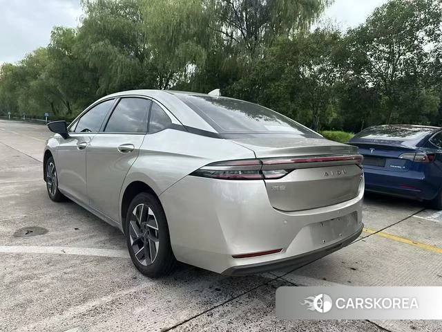 Aian AION S 2025 Серебристо-серый из Китая