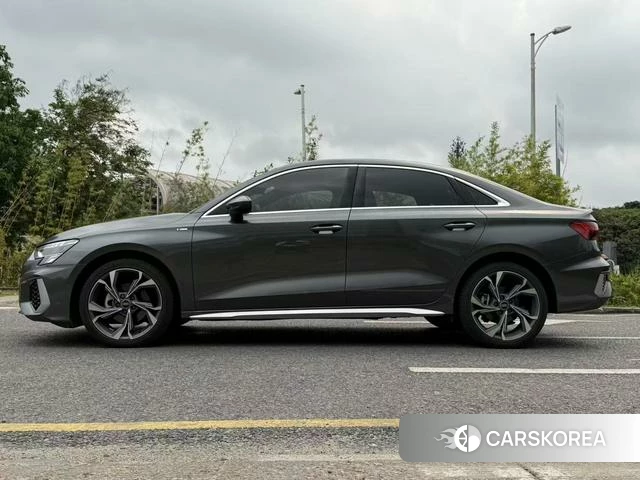 Audi A3 2024 Темно-серый из Китая