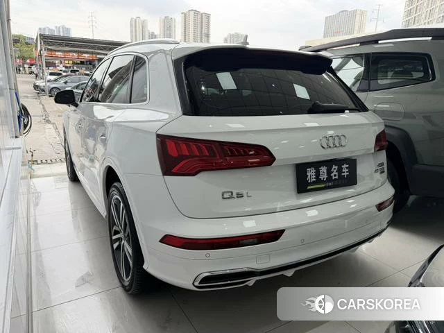 Audi Q5L 2021 Белый из Китая