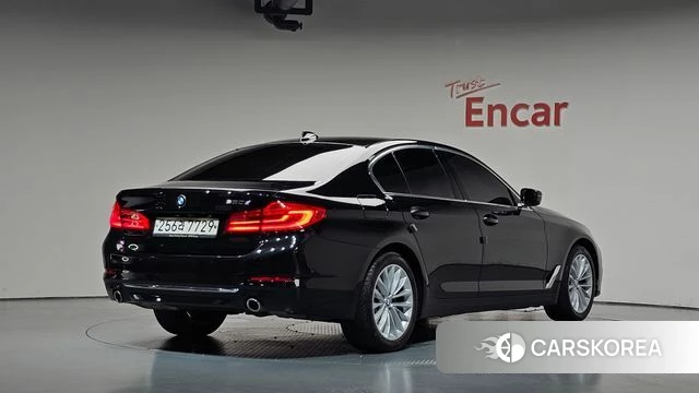 BMW 5 Series (G30) 2019 Черный из Кореи