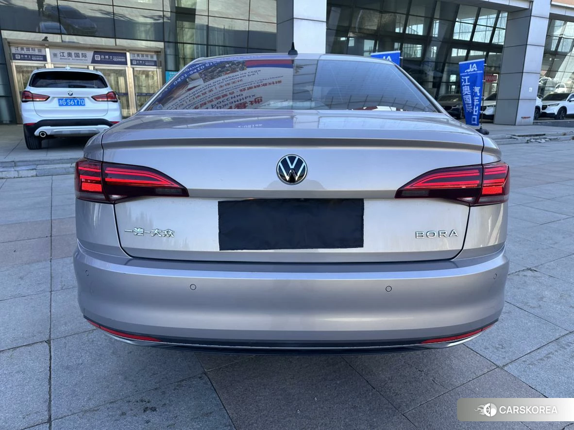 Volkswagen Bora 2020 Серебристо-серый из Китая