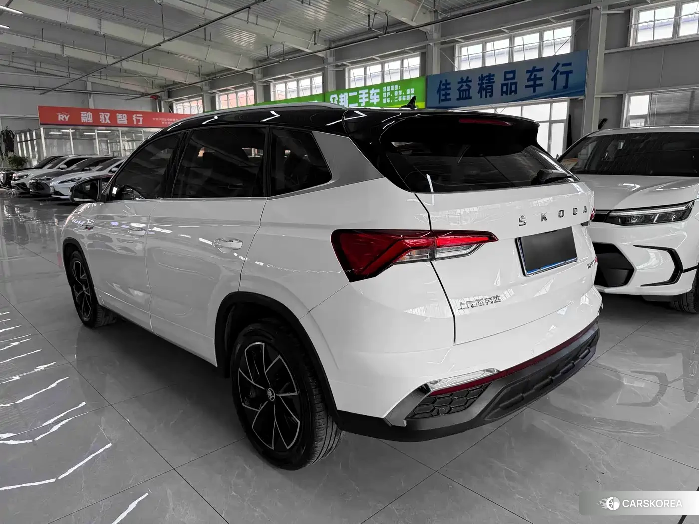 Skoda Komick 2023 Белый из Китая