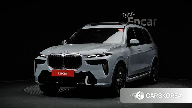BMW X7 (G07) 2023 Светло-серебряный цвет из Кореи