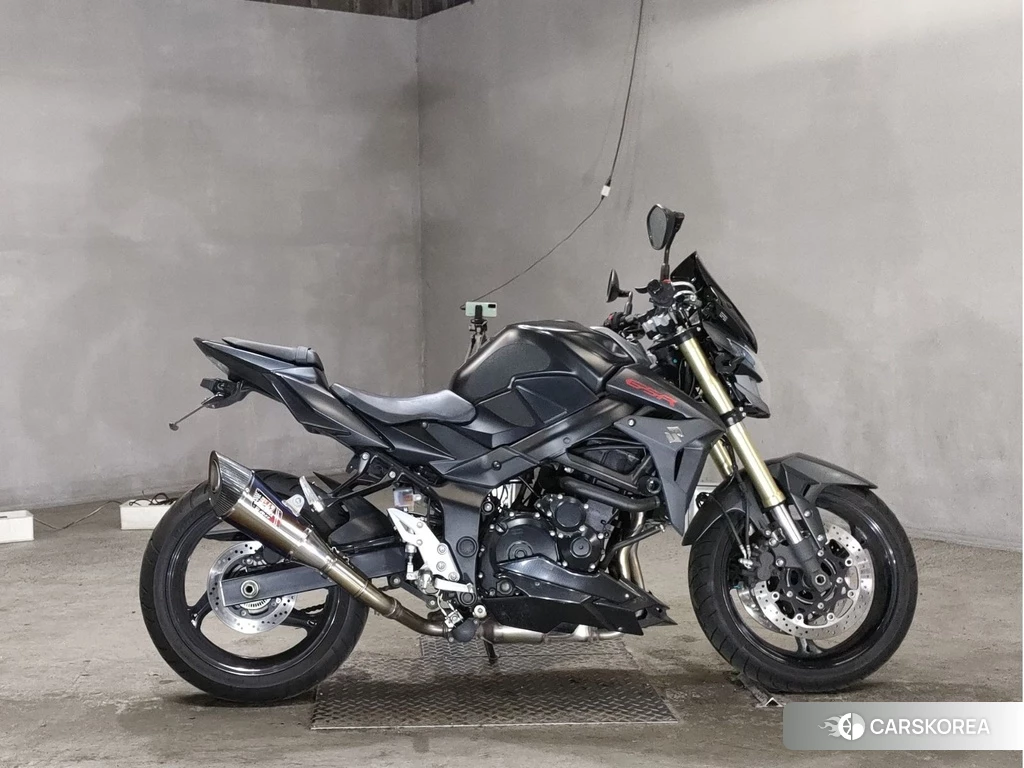 Проданный Suzuki GSR750 2013 из Японии, фото 2
