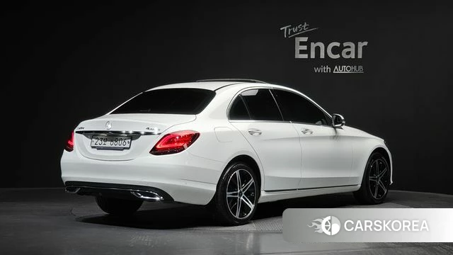 Mercedes-Benz C-Class W205 2019 Белый из Кореи
