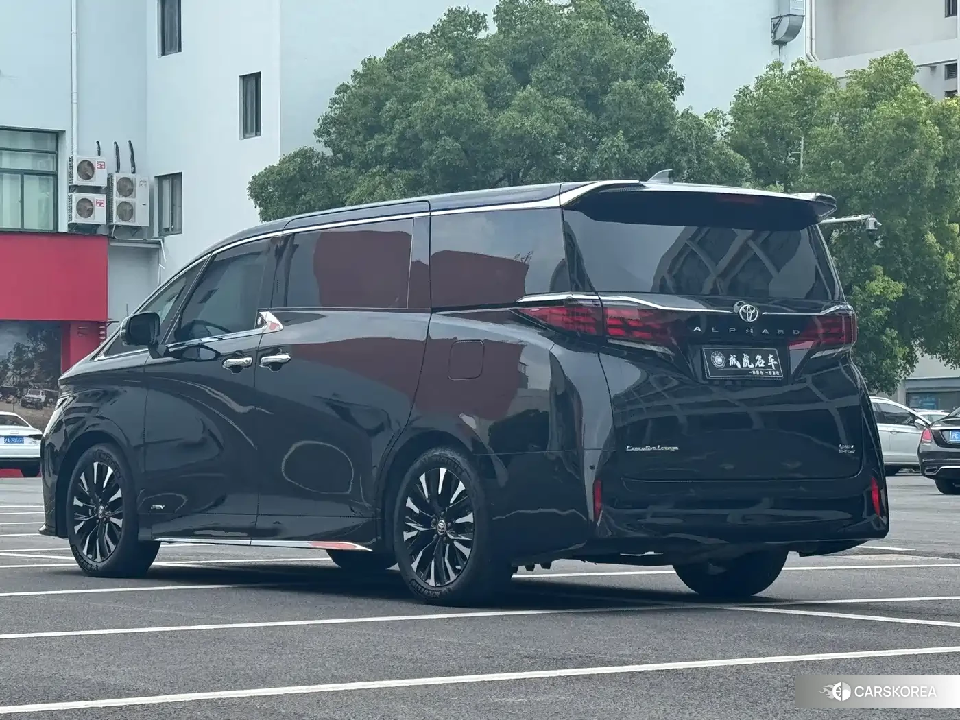 Toyota Elfa 2024 Черный из Китая