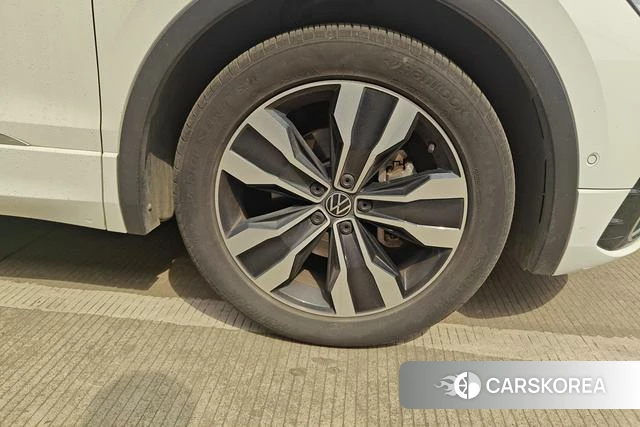 Volkswagen Tiguan L 2023 Белый из Китая