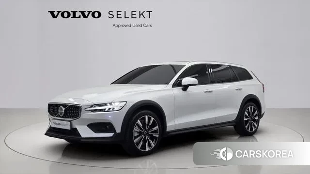 Volvo V60 Cross-Country 2nd Generation 2025 Белый из Кореи