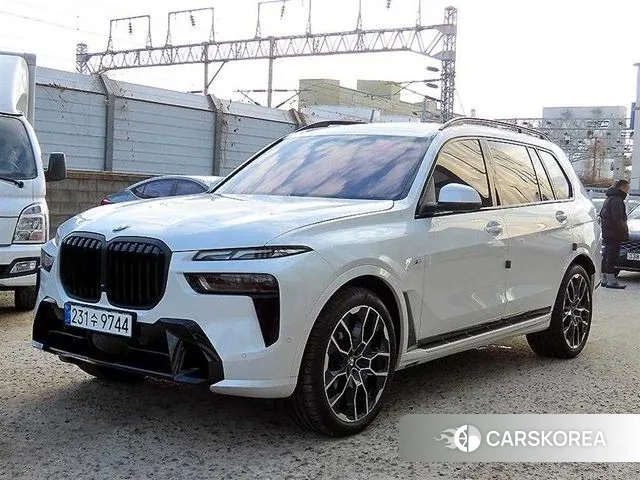 BMW X7 (G07) 2025 Белый из Кореи