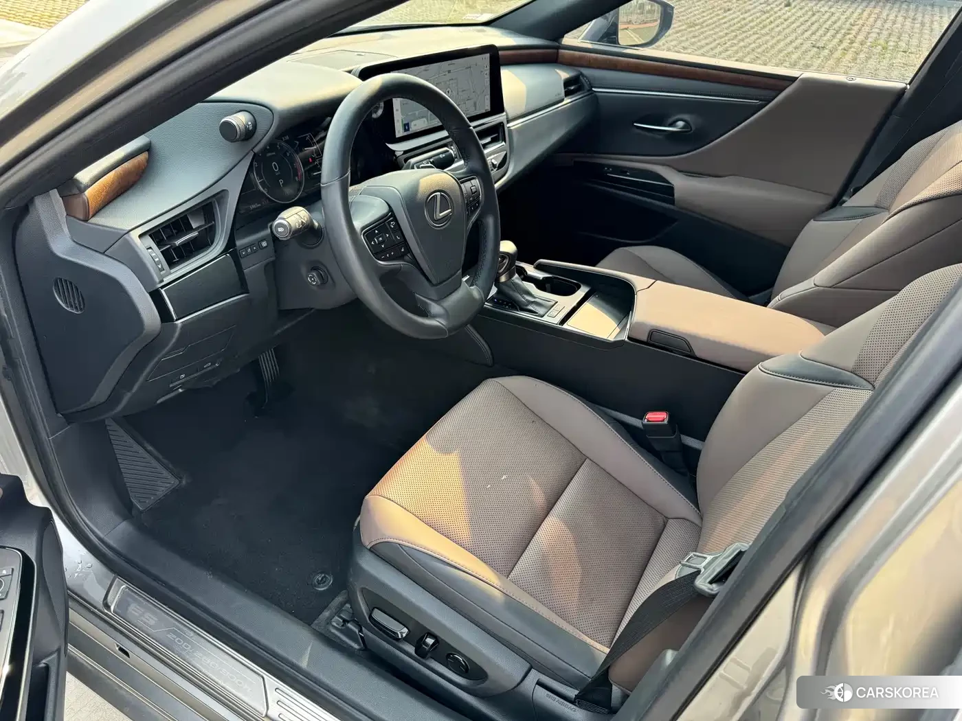 Lexus ES 2024 Champagne/brown из Китая