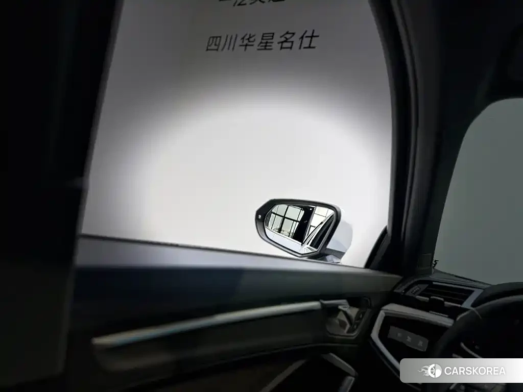 Audi Q3 2024 Белый из Китая