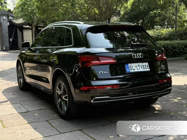 Audi Q5L 2021 Черный из Китая