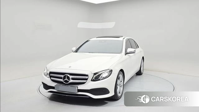 Mercedes-Benz E-Class W213 2018 Белый из Кореи