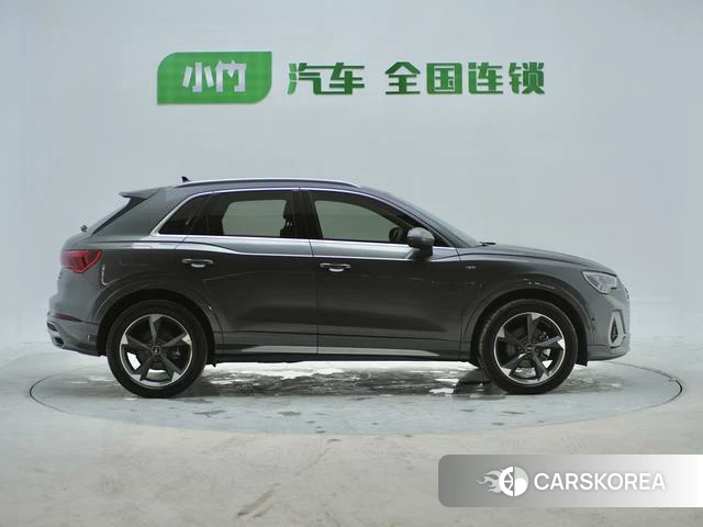 Audi Q3 2023 Темно-серый из Китая